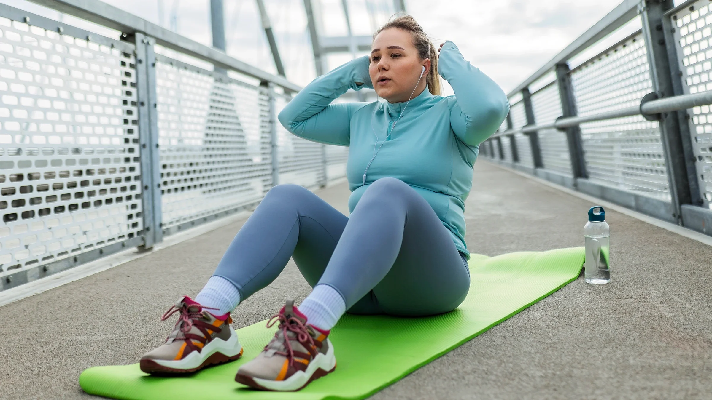 Woman doing crunches