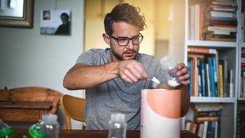 Childrens-Health: dad messuring baby formula-872425726
