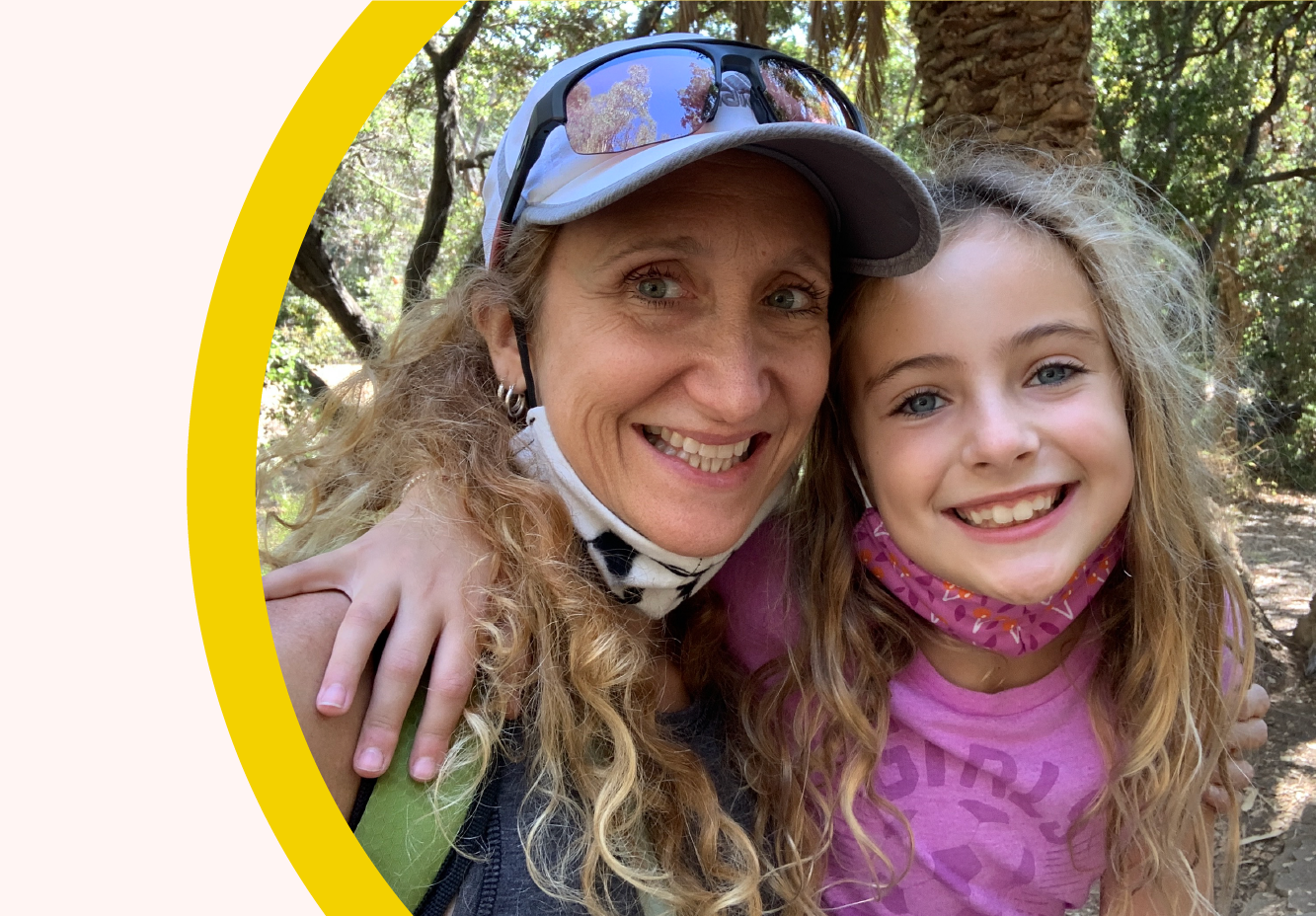 Photo of Méline Nadeau and daughter outdoors on a hike.