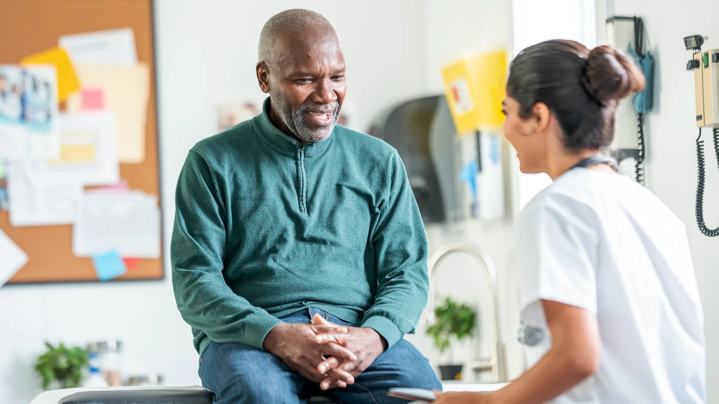 A patient speaks with a healthcare practitioner. 