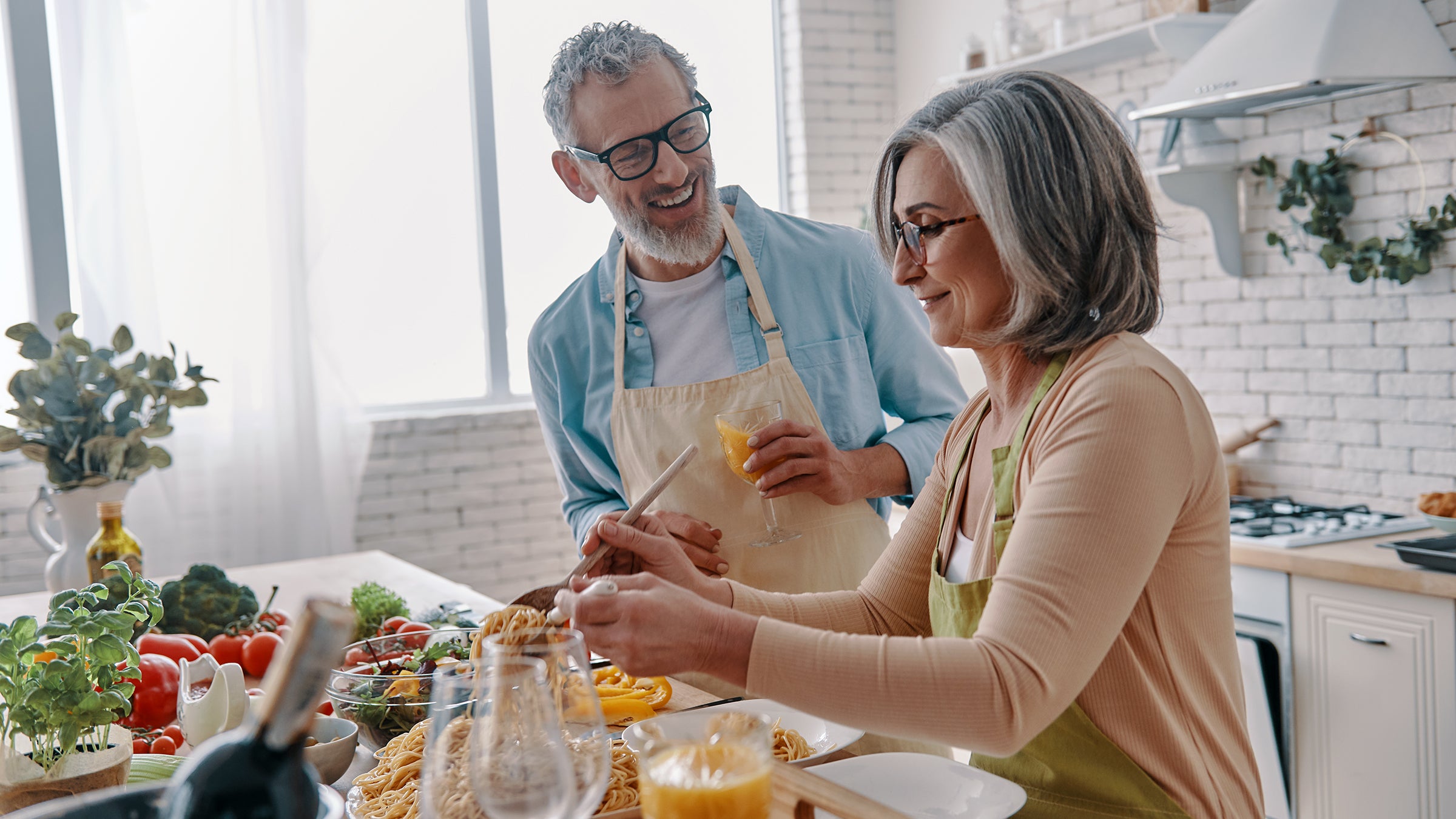 Health: Diet and nutrition: couple preparing healthy meal 1307241725