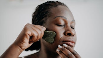 Alternative treatments: woman gua sha 1397767902