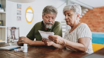 Eliquis: couple reading about prescription 2185020145