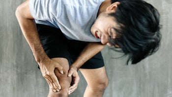 Journavx: man with knee pain 1289278018
