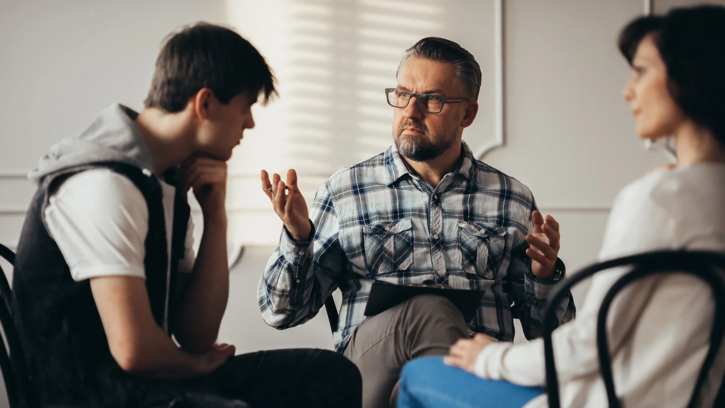 A teen and their parent wth a therapist in a multidimensional family therapy session.
KatarzynaBialasiewicz/iStock via Getty Images Plus 