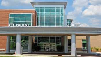 Health: providers: outpatient surgery center building outside-181553727