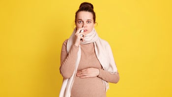 Pregnancy: Nasal sprays: pregnant woman using nasal spray 1298846383