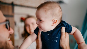 baby spitting up 1019966022