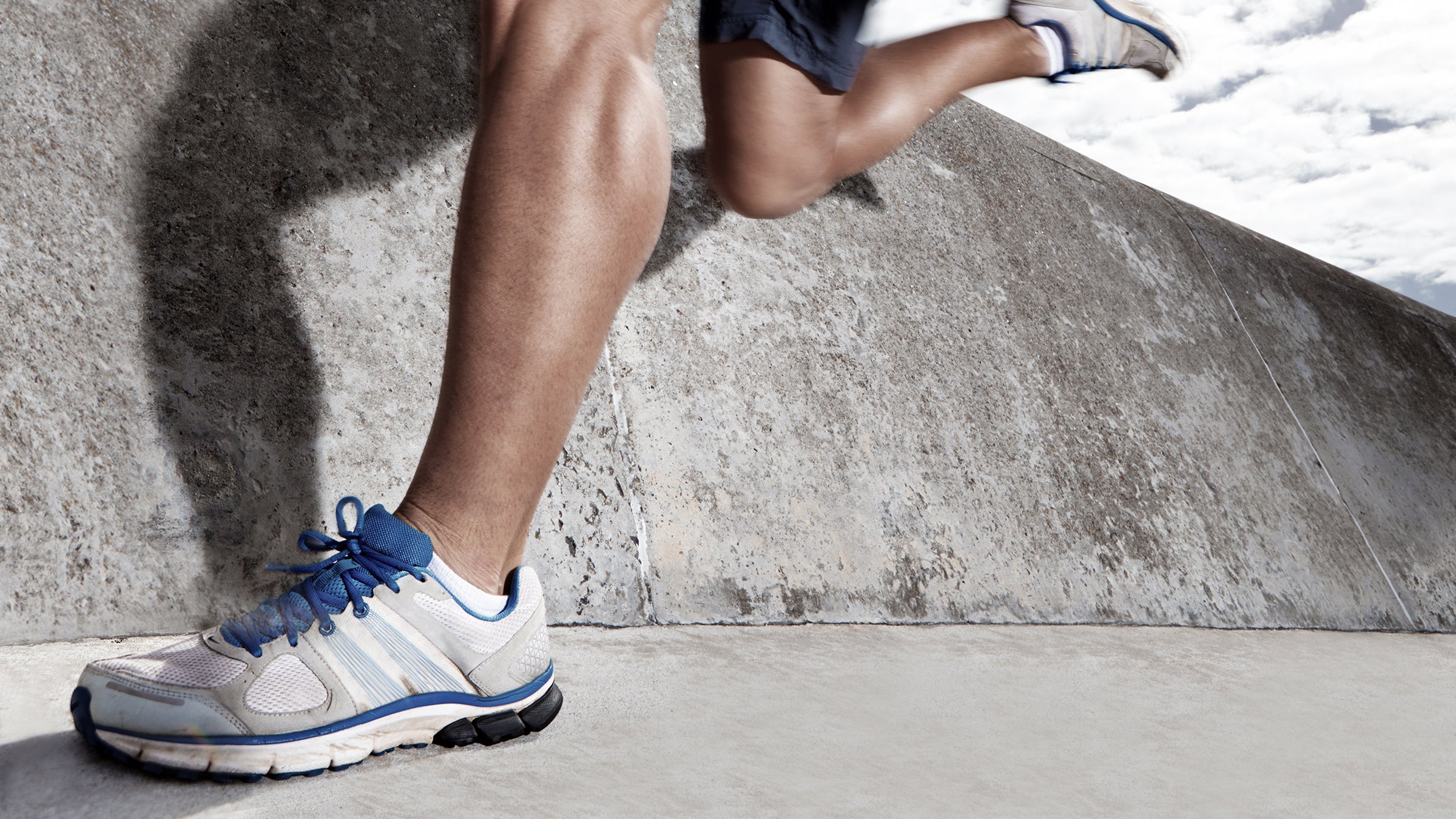 Health: Musculoskeletal conditions: intense runner mid stride 489191991