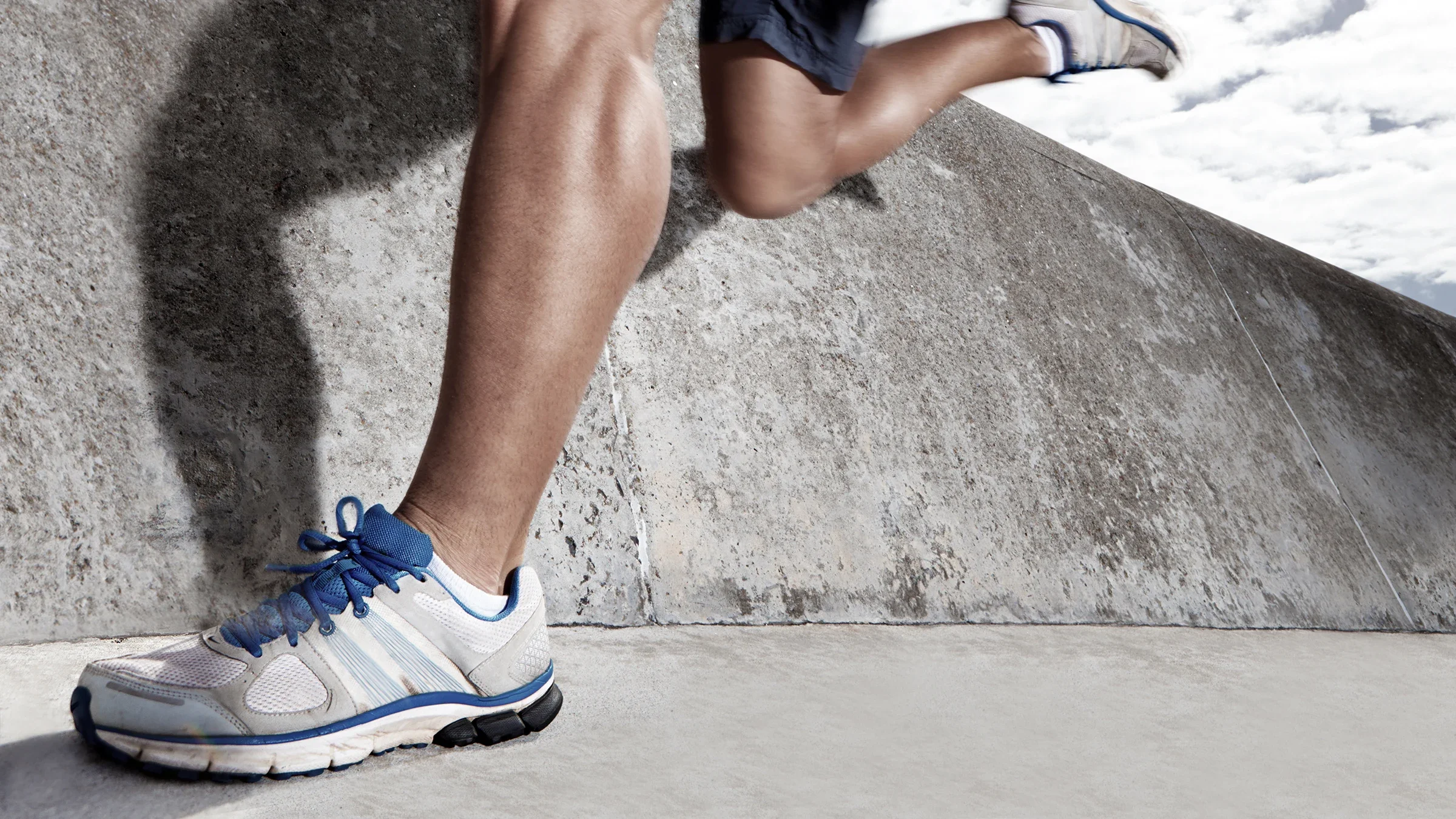 Health: Musculoskeletal conditions: intense runner mid stride 489191991
