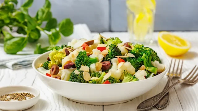 diet-nutrition: salad with sliced almonds 2208867490