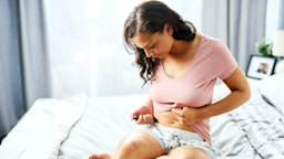A woman injects her diabetes medication into her abdomen.
Moyo Studio/E+ via Getty Images
