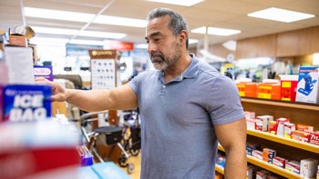 Cimetidine: man shopping in a pharmacy 1974034054
