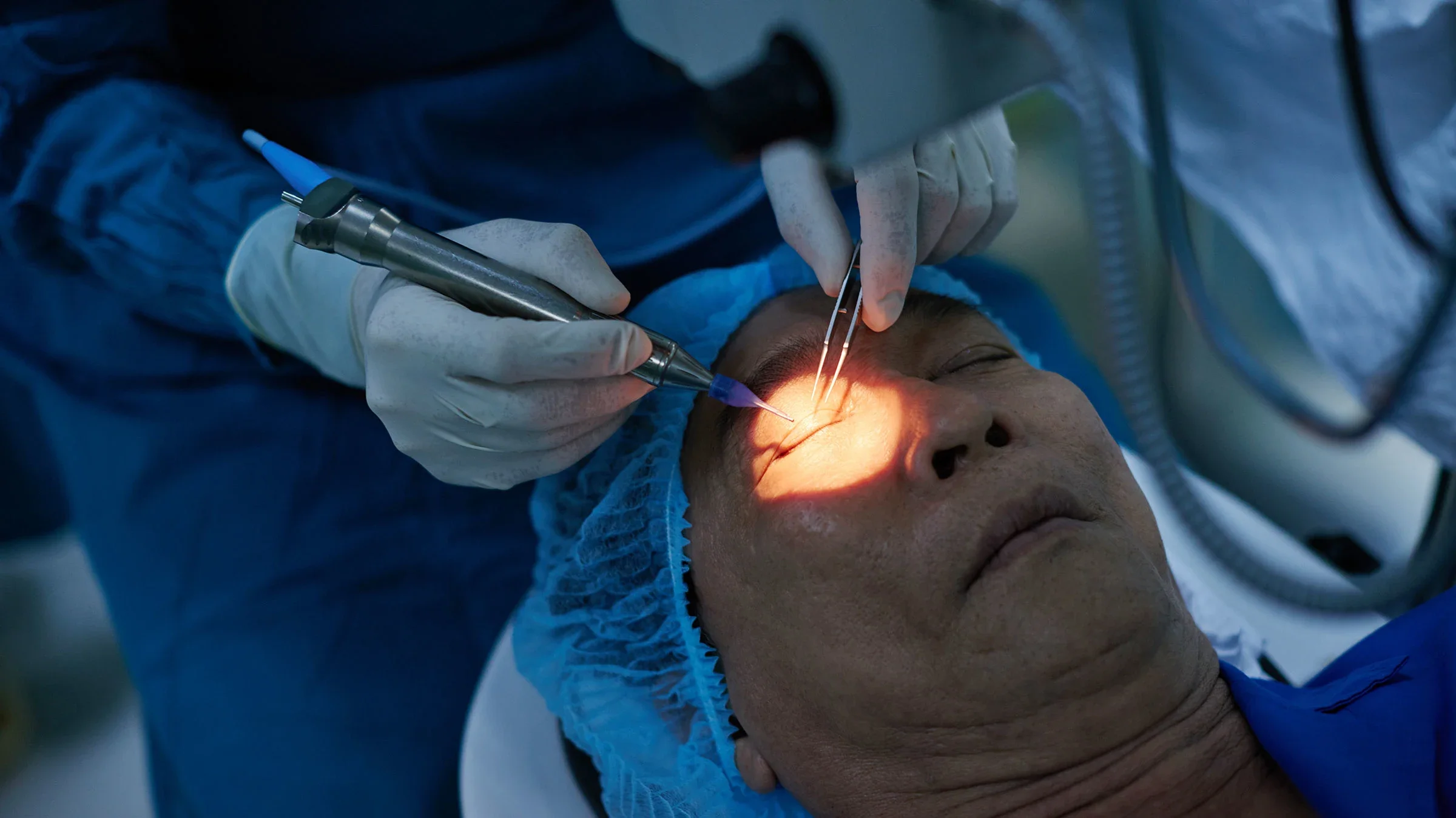 An ophthalmologist is ready to perform surgery. Glaucoma surgery can prevent the condition from progressing.
DragonImages/iStock via Getty Images Plus