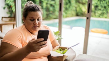 Health: Cellcept: woman reading her phone 1397342457