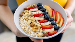 If you’re taking GLP-1s, it’s important to get enough fiber. The right balance of fiber and GLP-1s can help optimize weight loss, increase satiety, and more.