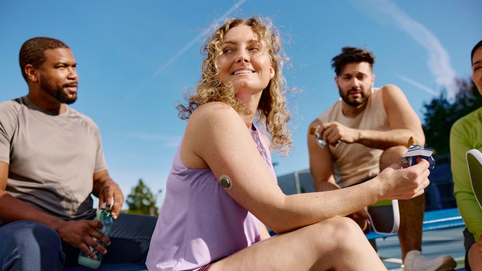 Woman pickleball player wearing Stelo by Dexcom