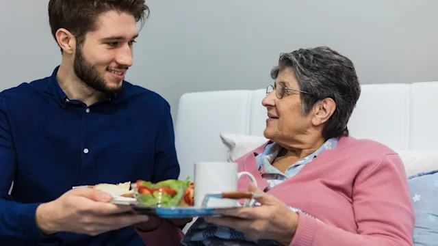 Heart attack: Diet: bringing salad to grandma in bed 1212944964