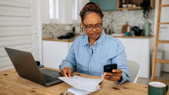 Health: Insurance: woman calculating expenses 1474992553