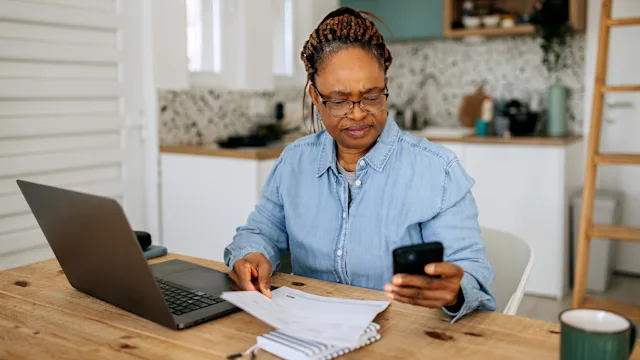 Health: Insurance: woman calculating expenses 1474992553