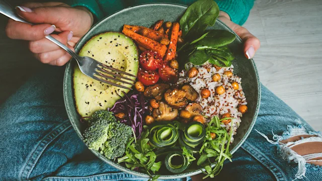 diet-nutrition: closeup vegan bowl of vegetables 1391089588