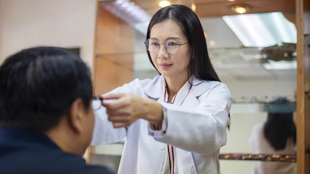 Presbyopia: Hyperopia: helping patient choose glasses 1179922482