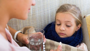 Tamiflu: Kids: giving pill to sick child 501482060