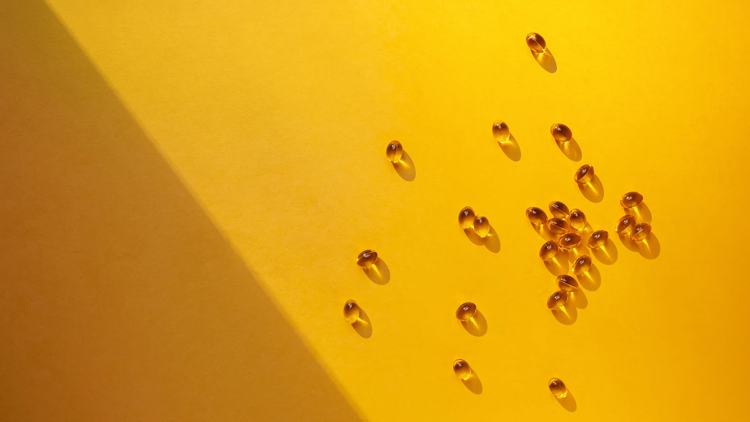 Some vitamins can help slow age-related macular degeneration. These include vitamins E and C, and zinc and lutein supplements. 