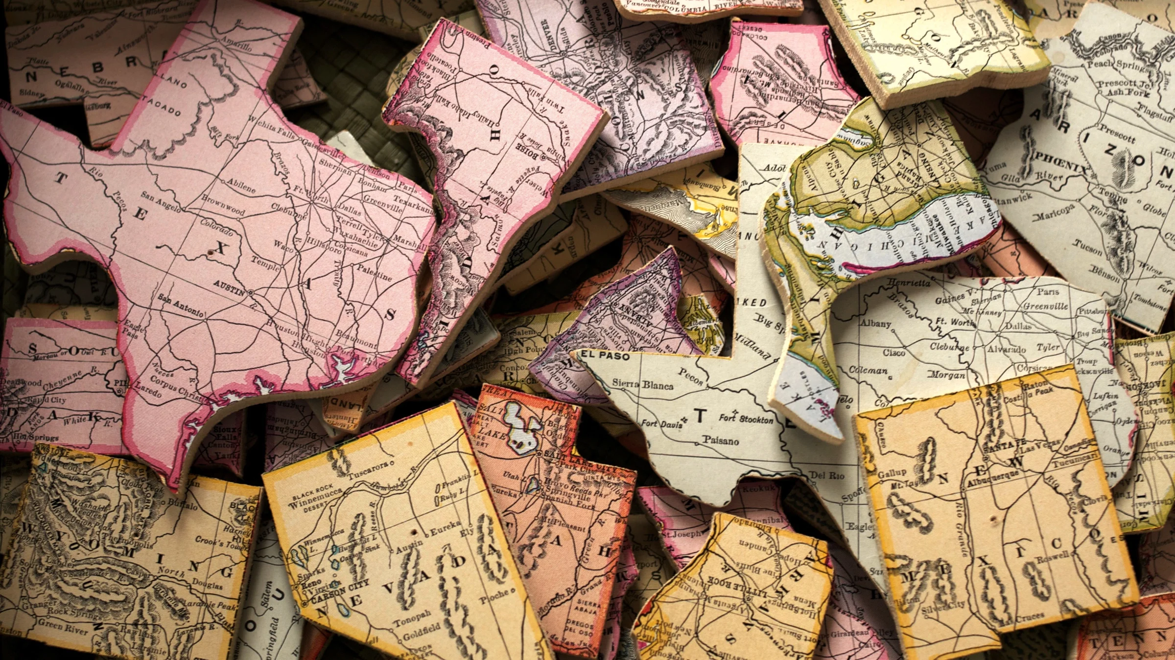 Jigsaw puzzles shaped like US states.