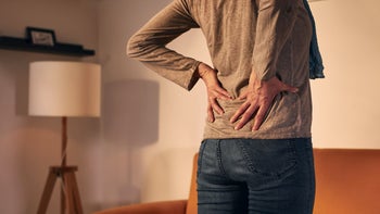 femring: woman with back pain 1490304182