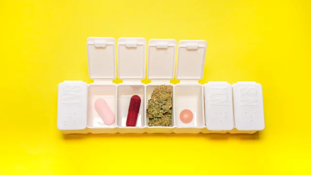 Cannabis: med organizer with cannabis pills 1366681761