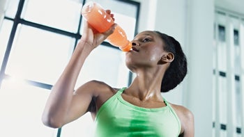 Diet nutrition: Hydration: Water vs electrolyte drink: at gym drinking electrolyte drink-120116332