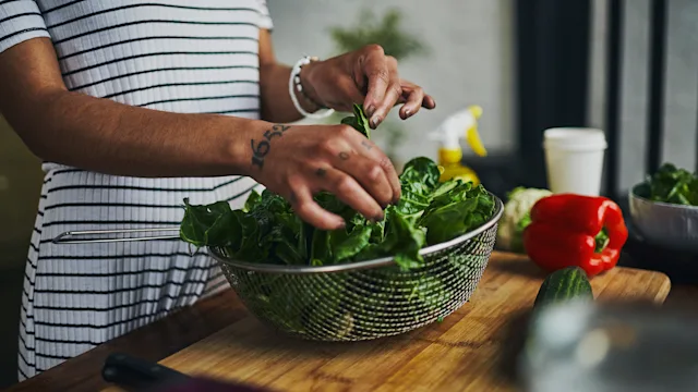diet-nutrition: closeup preparing leafy vegetables 1684383837