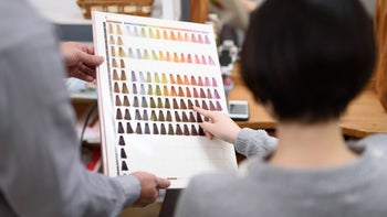 Cancer: Hair dye and relaxers: choosing hair color in salon 923656756