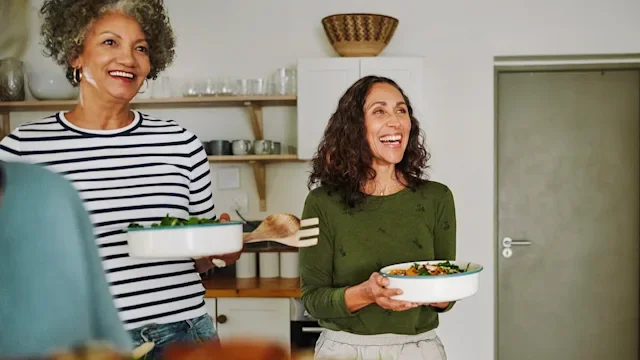 Voquezna: friends at dinner party 2150324602