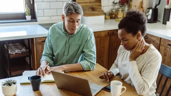 Jardiance: couple doing finances 1408317393