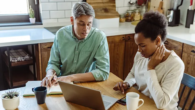 Jardiance: couple doing finances 1408317393